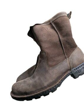 UGG Boots Mens 9 Chocolate Brown Leather Hartsville Sheepskin Pull On Lug Sole